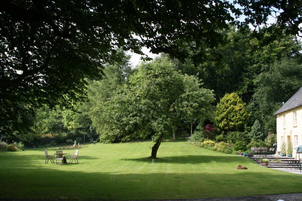 Ty Mawr Country Hotel Carmarthen Exterior foto